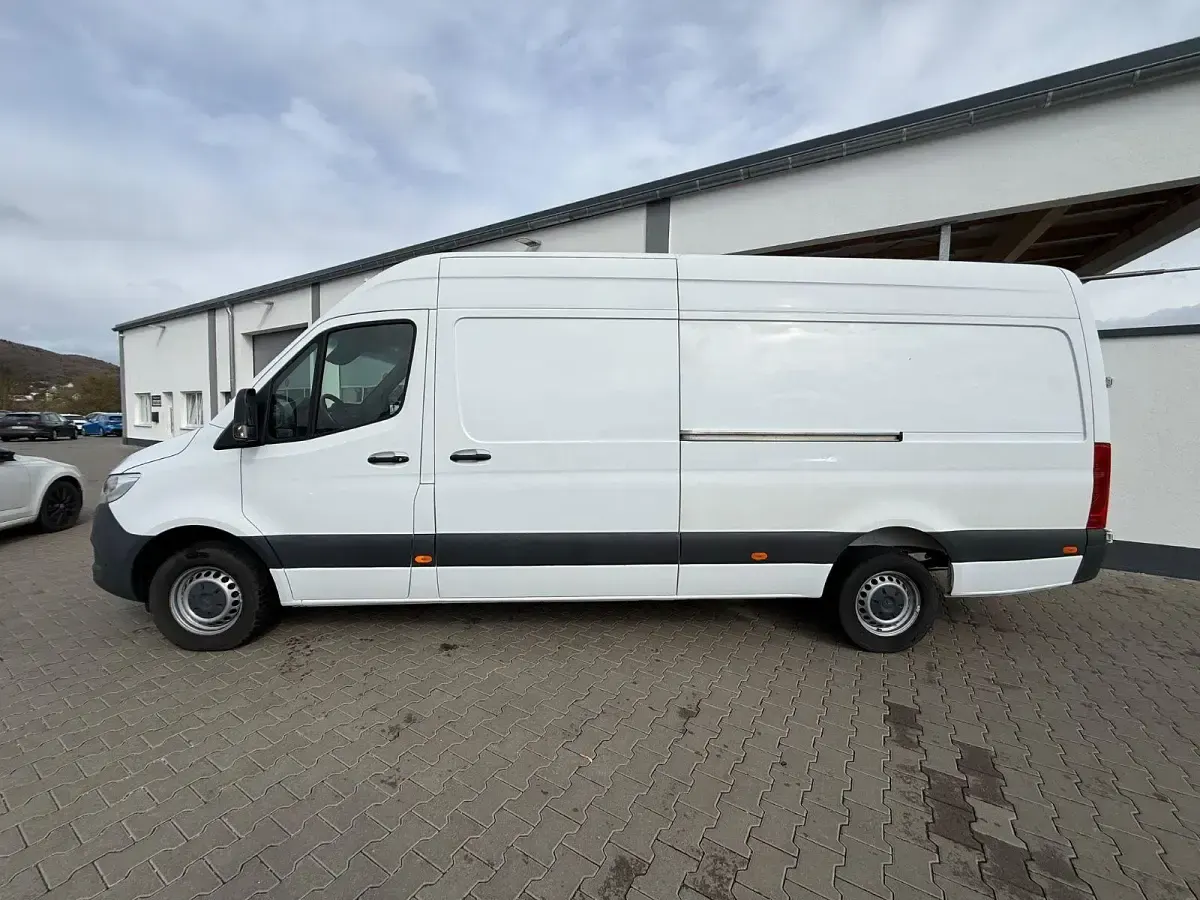 Używany Mercedes Sprinter 190 KM (139 kW) 2021 Biały Van