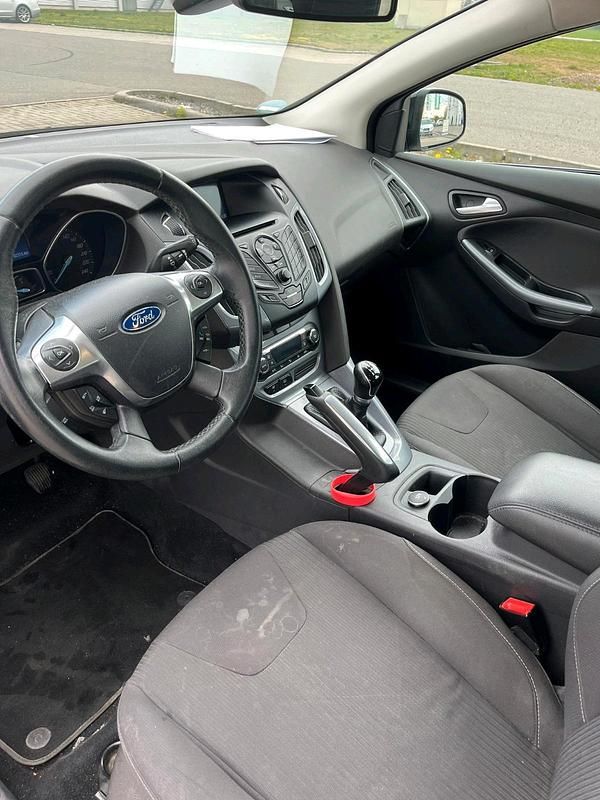 Second-hand Ford Focus 125 CP (91 kW) 2011 Negru Break