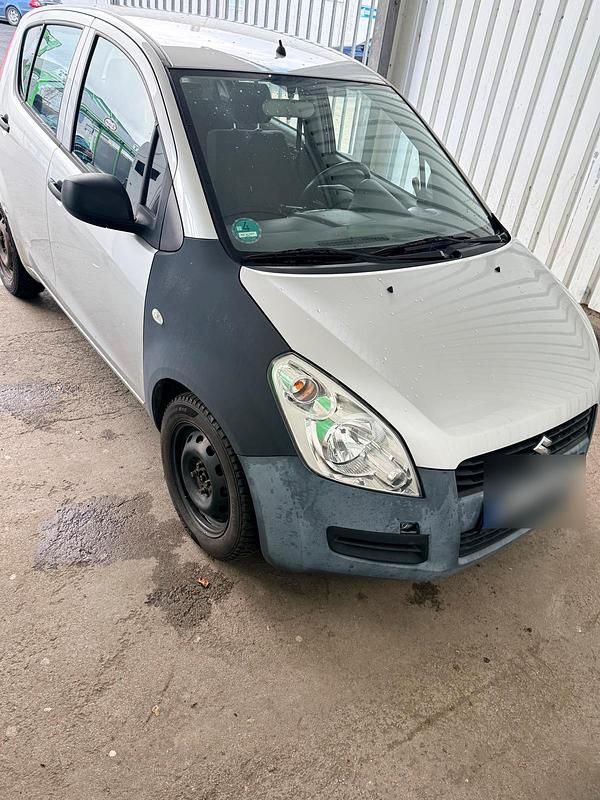 Gebraucht Suzuki Splash 65 PS (47 kW) 2009 Silber Kleinwagen