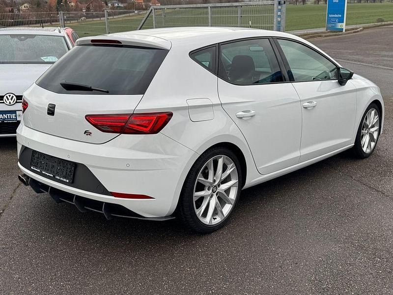 Używany Seat Leon FR 179 KM (131 kW) 2017 Biały Sedan/Limuzyna