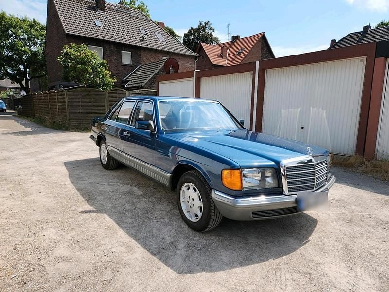 Brugt Mercedes E280 1984 Blå Sedan