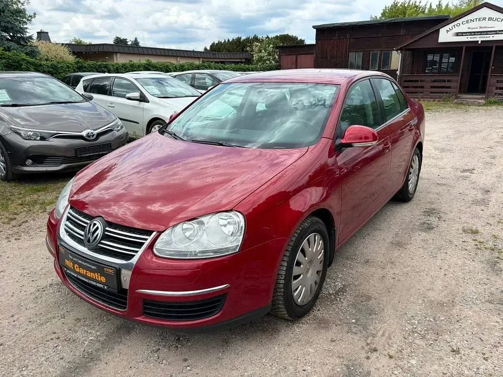 Gebraucht VW Jetta Trendline 102 PS (75 kW) 2009 Rot Limousine