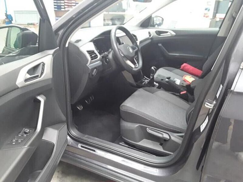 Gebraucht VW T-Cross Move 95 PS (69 kW) 2023 Grau SUV