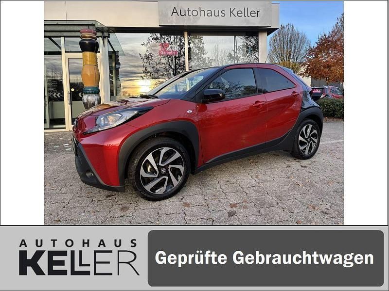 Rot Gebraucht 2024 Toyota Aygo X Basis SUV | 18.960 € (Etwas zu teuer) - Bild 1/4