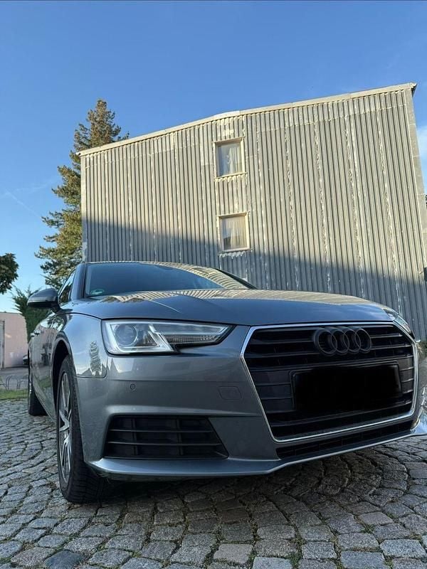 Grau Gebraucht 2017 Audi A4 Kombi | 14.695 € (Guter Preis) - Bild 1/4