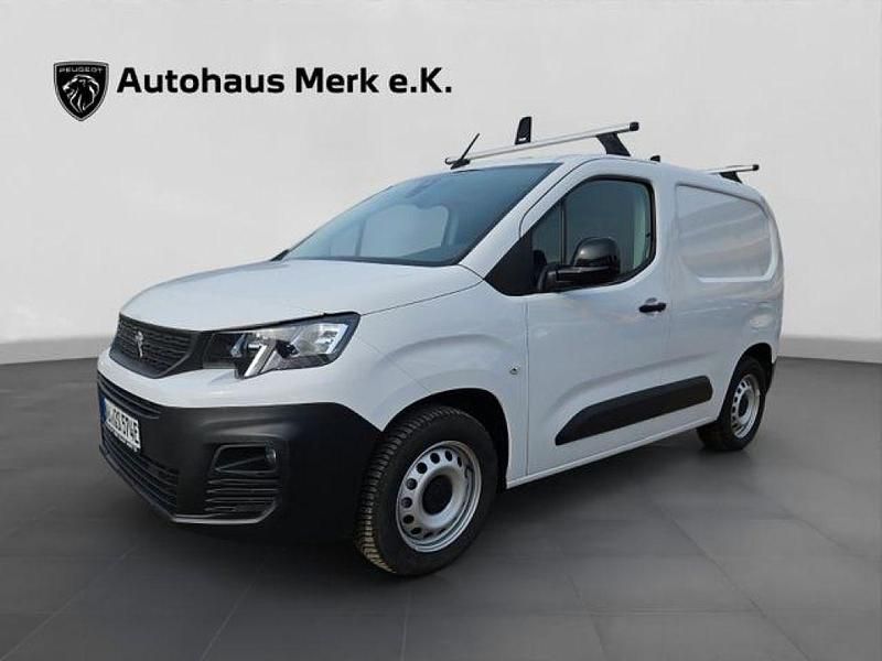 Lackierung weiss icy/typ aussenv Gebraucht 2023 Peugeot E-Partner Premium Van / Kleinbus | 21.990 € (Fairer Preis) - Bild 1/4