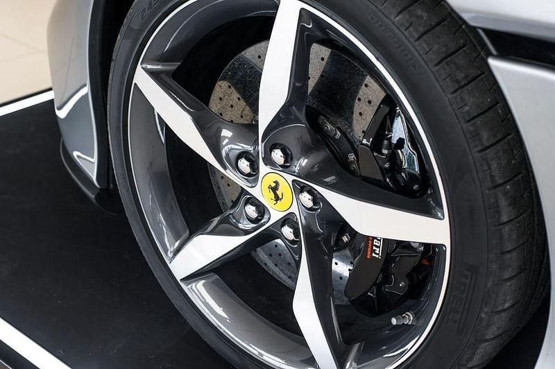 Gebraucht Ferrari Portofino 620 PS (456 kW) 2021 Grau Cabrio