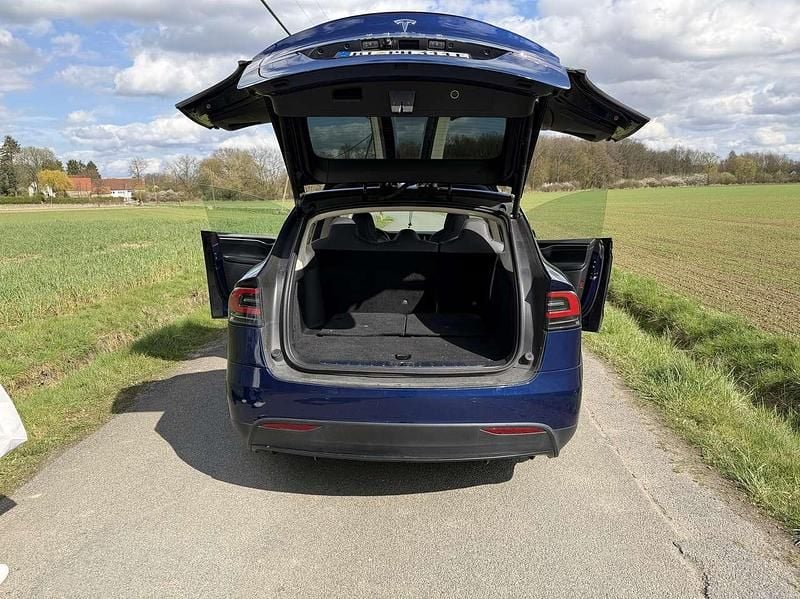 Second-hand Tesla Model X 386 kW (525 CP) 2018 Albastru SUV