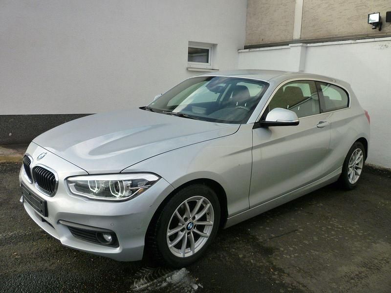 Silber Gebraucht 2016 BMW 118 Advantage Kleinwagen | 6.900 € (Superpreis) - Bild 1/4