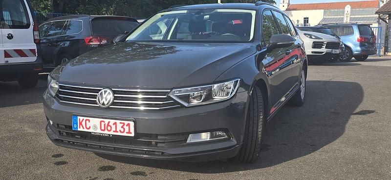 Grau Gebraucht 2019 VW Passat Trendline Kombi | 9.490 € (Guter Preis) - Bild 1/4
