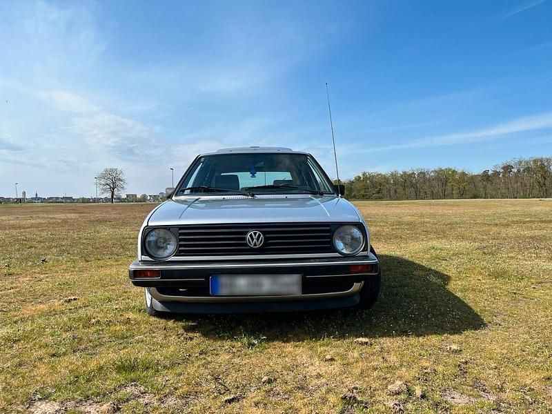 Second-hand VW Golf II 75 CP (55 kW) 1987 Hatchback