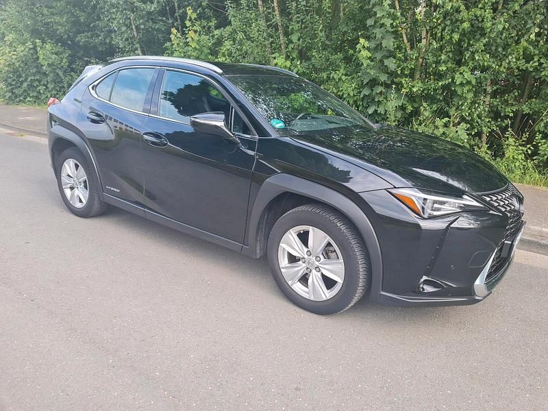 Schwarz Gebraucht 2019 Lexus UX 250h E-FOUR SUV | 24.600 € (Fairer Preis) - Bild 1/4