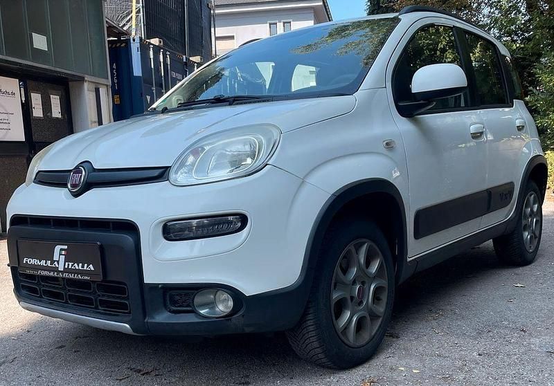 Weiß Gebraucht 2013 Fiat Panda 4x4 Rock Kleinwagen | 6.490 € (Superpreis) - Bild 1/4