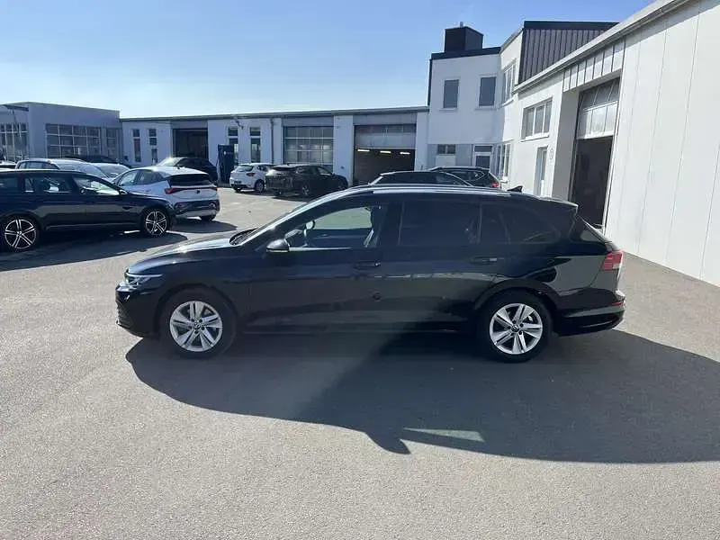 Gebraucht VW Golf VIII Life 150 PS (110 kW) 2023 Schwarz Kombi