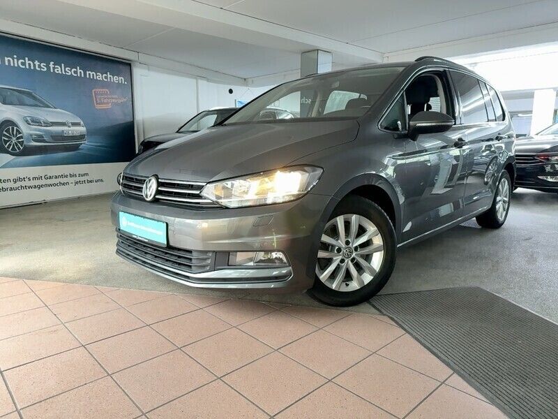 Indiumgrau metallic Gebraucht 2016 VW Touran Comfortline Van / Kleinbus | 17.480 € (Fairer Preis) - Bild 1/4