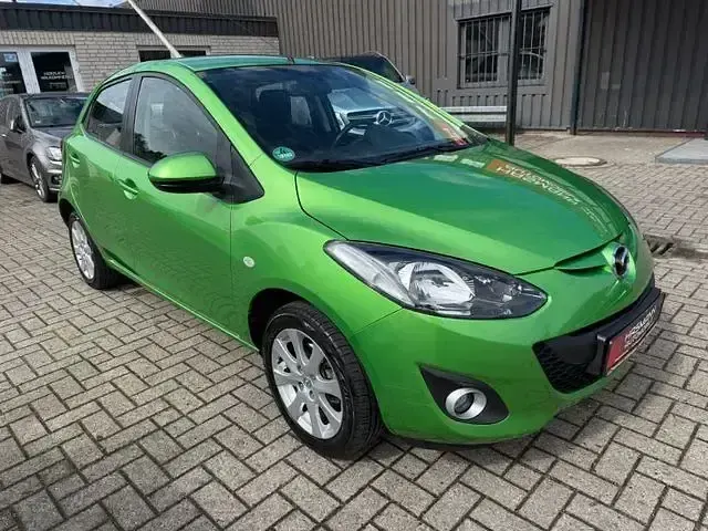 Gebraucht Mazda 2 Active 84 PS (61 kW) 2010 Grün Kleinwagen