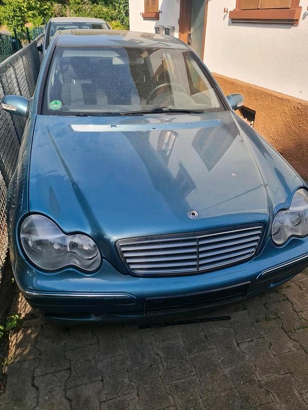 Gebraucht Mercedes C220 143 PS (105 kW) 2001 Braun Limousine