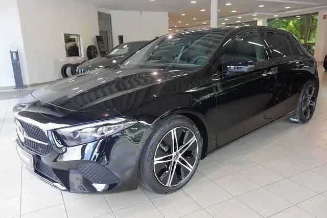 Gebraucht Mercedes A220 Progressive 190 PS (139 kW) 2024 Lack kosmosschwarz Limousine