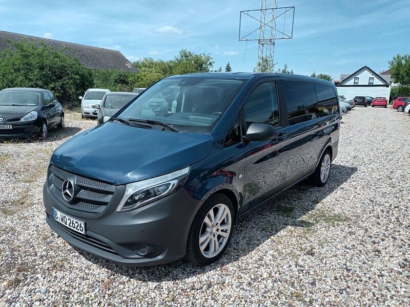 Blau Gebraucht 2019 Mercedes Vito Van / Kleinbus | 17.500 € (Teuer) - Bild 1/4