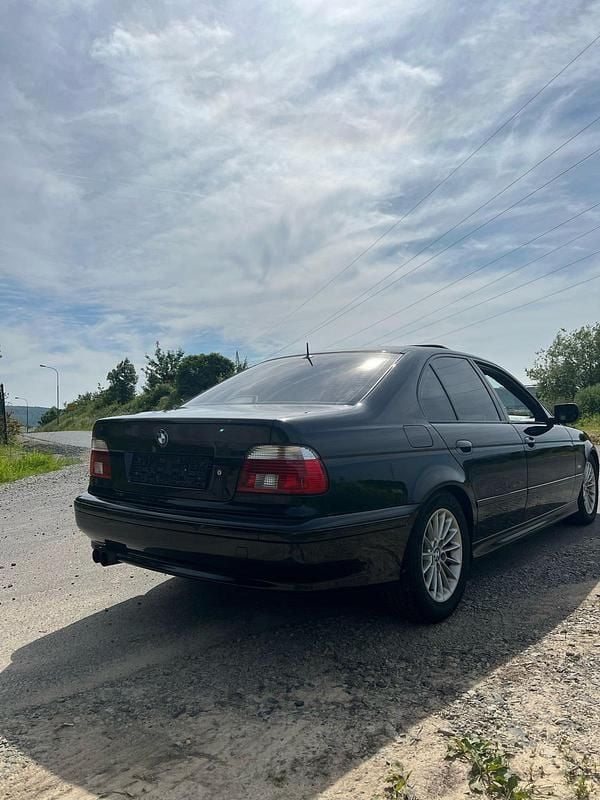 Schwarz Gebraucht 2002 BMW 535 Limousine | 11.999 € - Bild 1/4