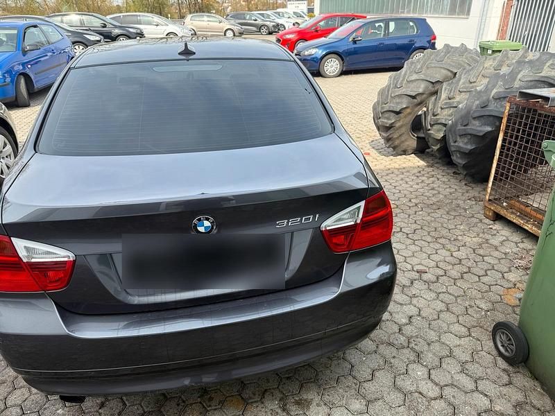 Gebraucht BMW 320 150 PS (110 kW) 2005 Andere farben Limousine