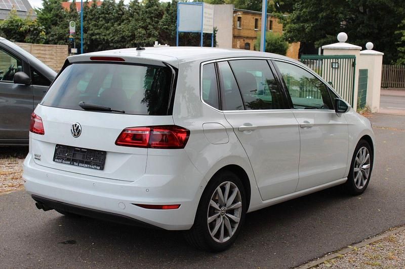 Gebraucht VW Golf VII Highline 150 PS (110 kW) 2015 Weiß Kleinwagen
