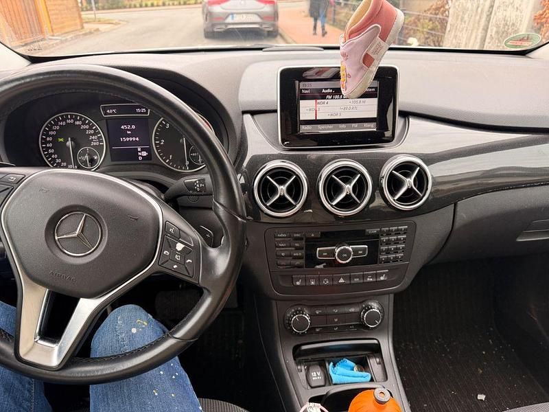 Gebraucht Mercedes B180 109 PS (80 kW) 2013 Silber Van / Kleinbus