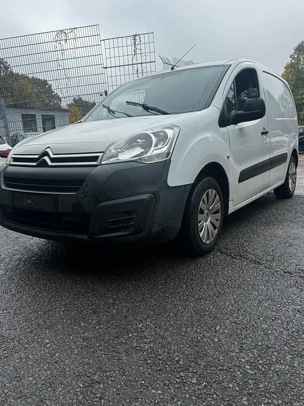 Weiß Gebraucht 2015 Citroën Berlingo Van / Kleinbus | 2.999 € (Guter Preis) - Bild 1/4