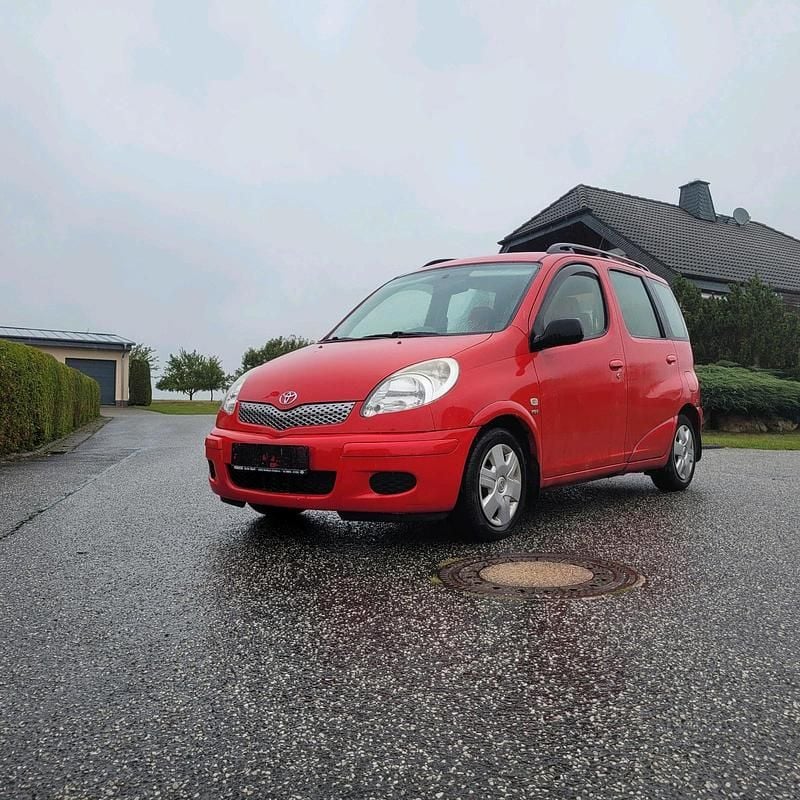 Rot Gebraucht 2004 Toyota Yaris Verso Van / Kleinbus | 1.500 € (Superpreis) - Bild 1/4