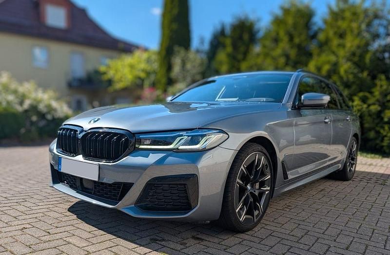 Grau Gebraucht 2021 BMW 540 M Sport Kombi | 45.490 € (Etwas zu teuer) - Bild 1/4