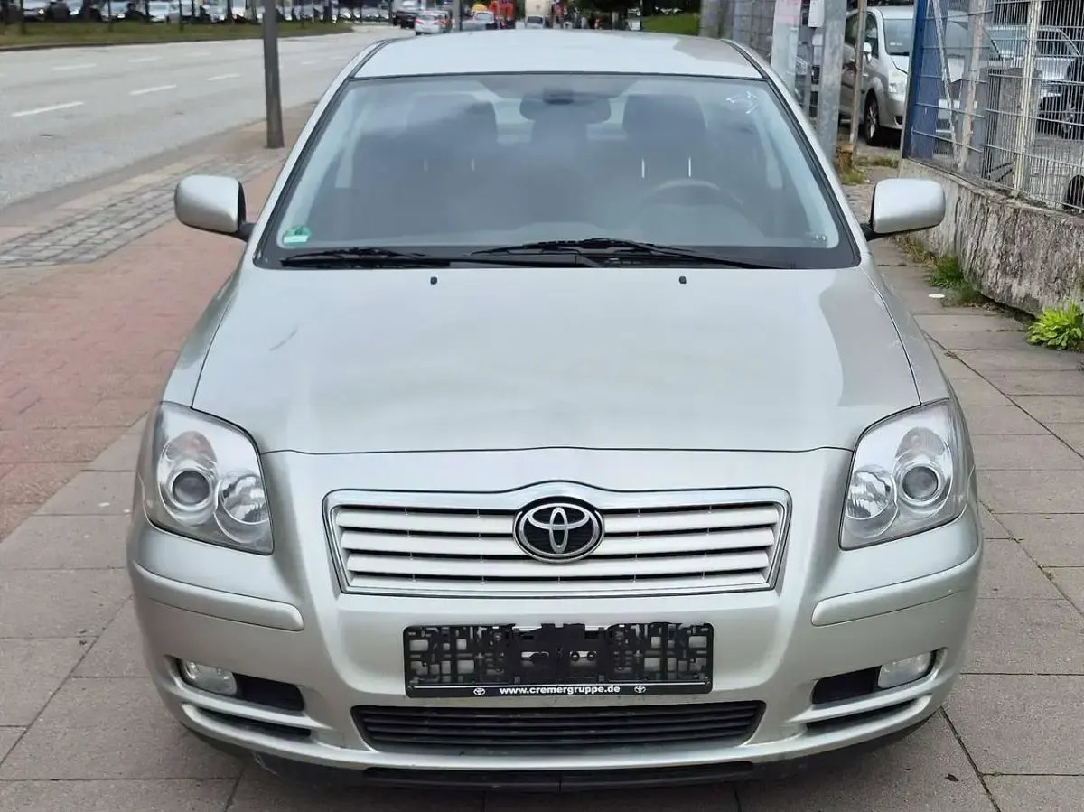Gebraucht Toyota Avensis Sol 129 PS (94 kW) 2004 Silver metallic Limousine