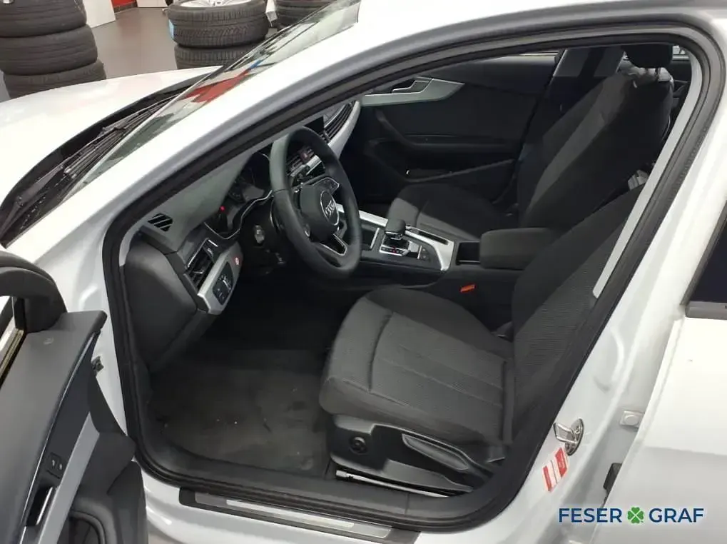 Second-hand Audi A4 Advanced Plus 150 CP (110 kW) 2024 Alb Break