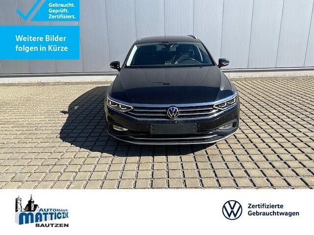 Deep black perleffekt Gebraucht 2021 VW Passat Elegance Kombi | 21.639 € (Etwas zu teuer) - Bild 1/2