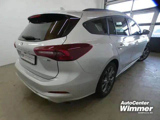 Gebraucht Ford Focus ST-Line 125 PS (91 kW) 2023 Polarsilber (silber) Kombi