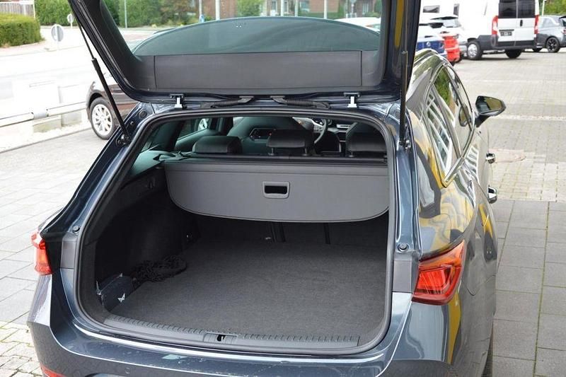 Gebraucht Cupra Leon 150 PS (110 kW) 2024 Magnetic tech (metallic) Limousine