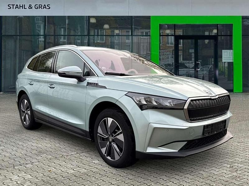 Silber Gebraucht 2022 Skoda Enyaq iV Loft SUV | 29.990 € (Superpreis) - Bild 1/4