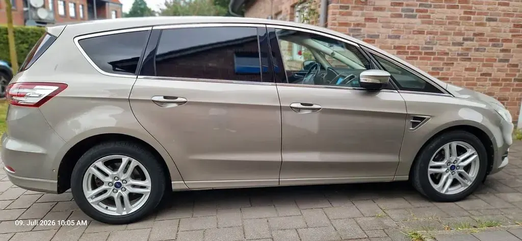 Gebraucht Ford S-MAX Titanium 179 PS (131 kW) 2018 Grau Van / Kleinbus