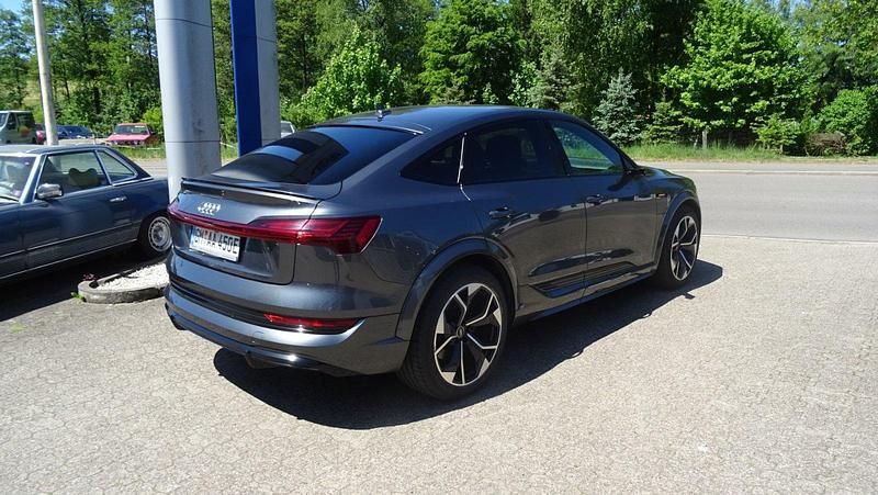 Gebraucht Audi e-tron Ambiente 369 kW (503 PS) 2021 Grau SUV