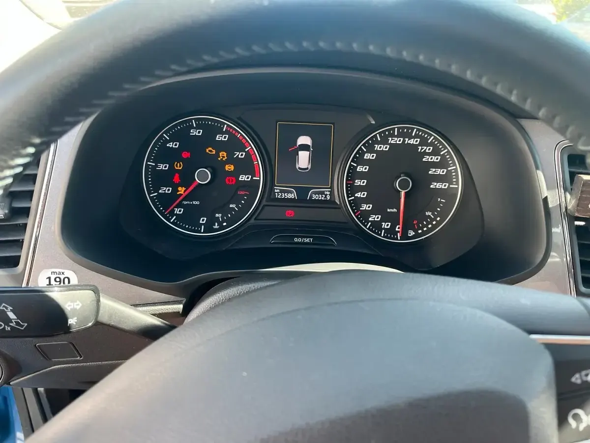 Gebraucht Seat Leon Style 122 PS (89 kW) 2014 Blau Limousine