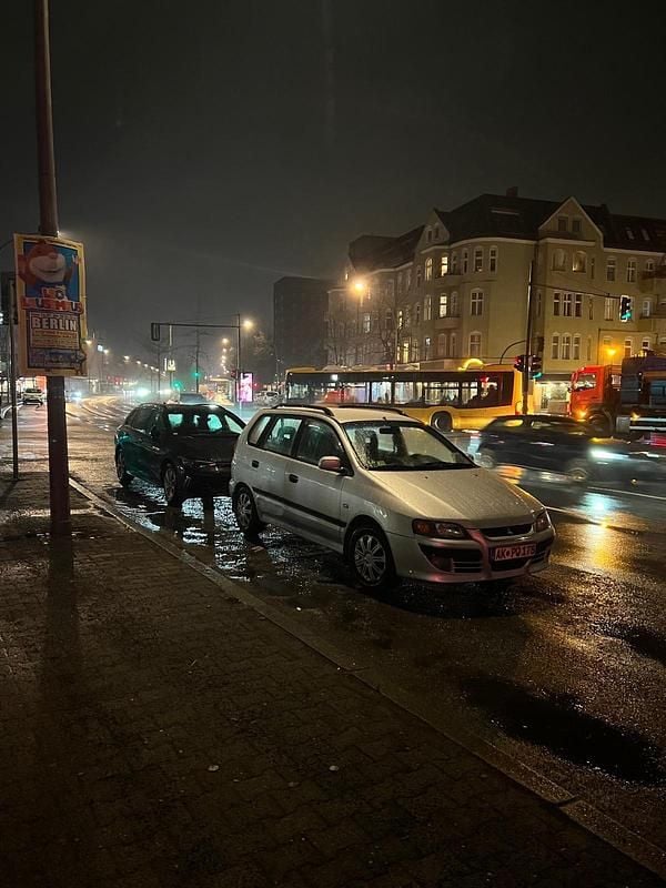 Gebraucht Mitsubishi Space Star 98 PS (72 kW) 2004 Silber Van / Kleinbus