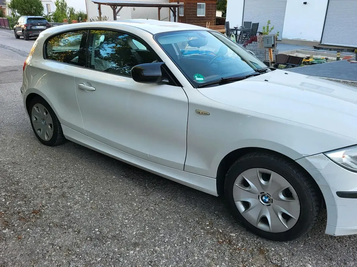 Gebraucht BMW 116 122 PS (89 kW) 2010 Weiß Kleinwagen