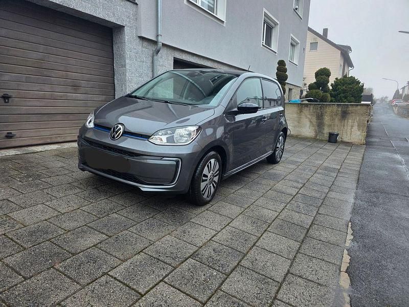 Grau Gebraucht 2022 VW e-up! Kleinwagen | 14.799 € (Fairer Preis) - Bild 1/4
