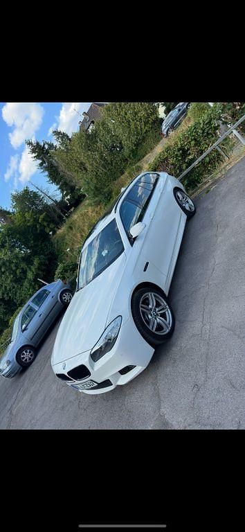Weiß Gebraucht 2012 BMW 530 M Sport Kombi | 17.999 € (Teuer) - Bild 1/4