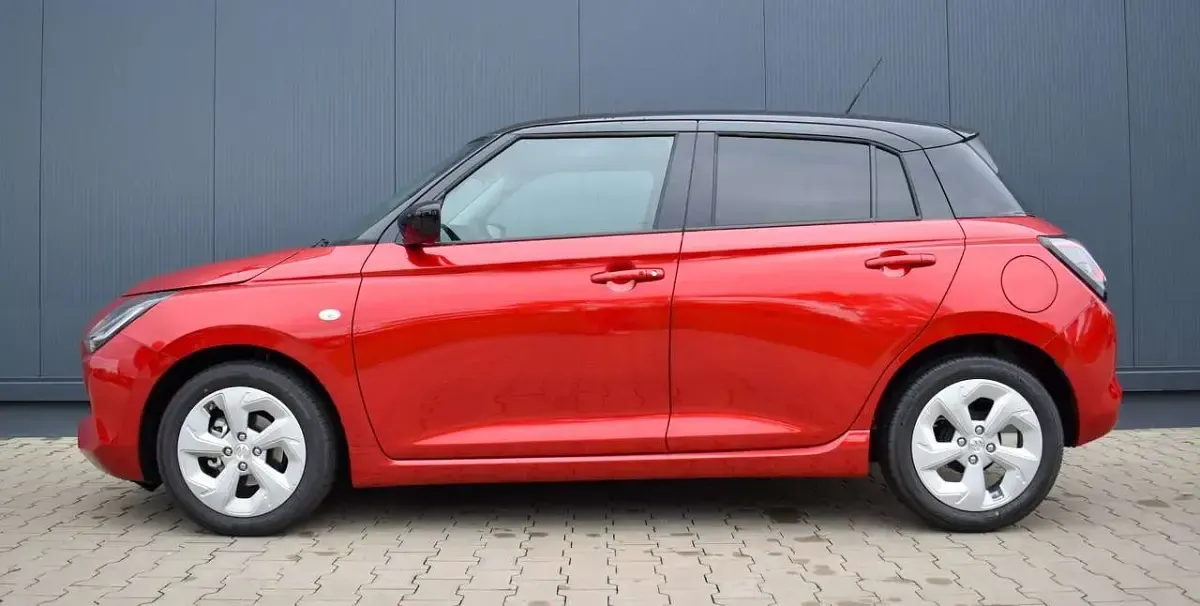 Neu Suzuki Swift Comfort 83 PS (61 kW) 2026 Burning red/super black Kleinwagen