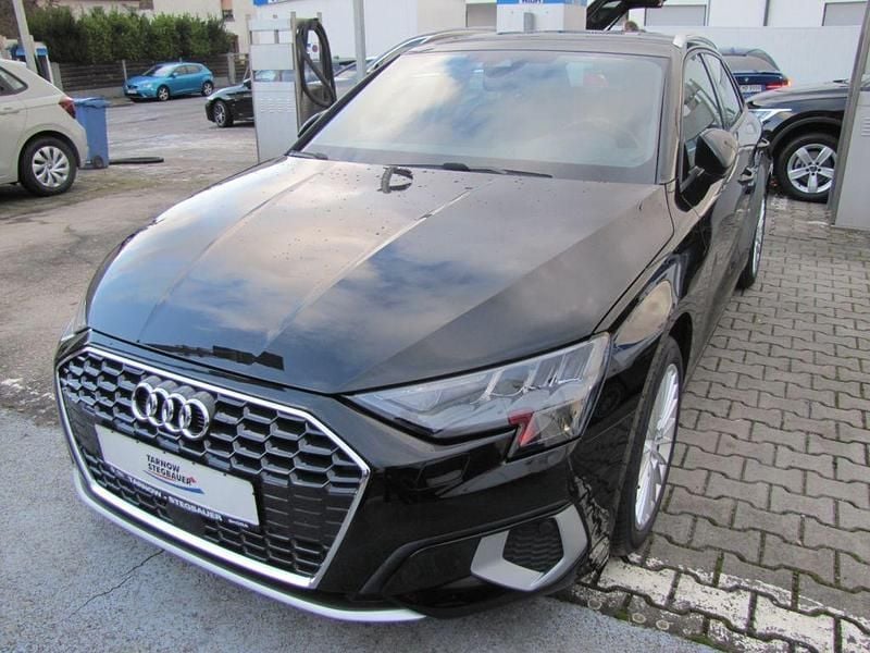 Używany Audi A3 Advanced 150 KM (110 kW) 2024 Czarny Sedan/Limuzyna