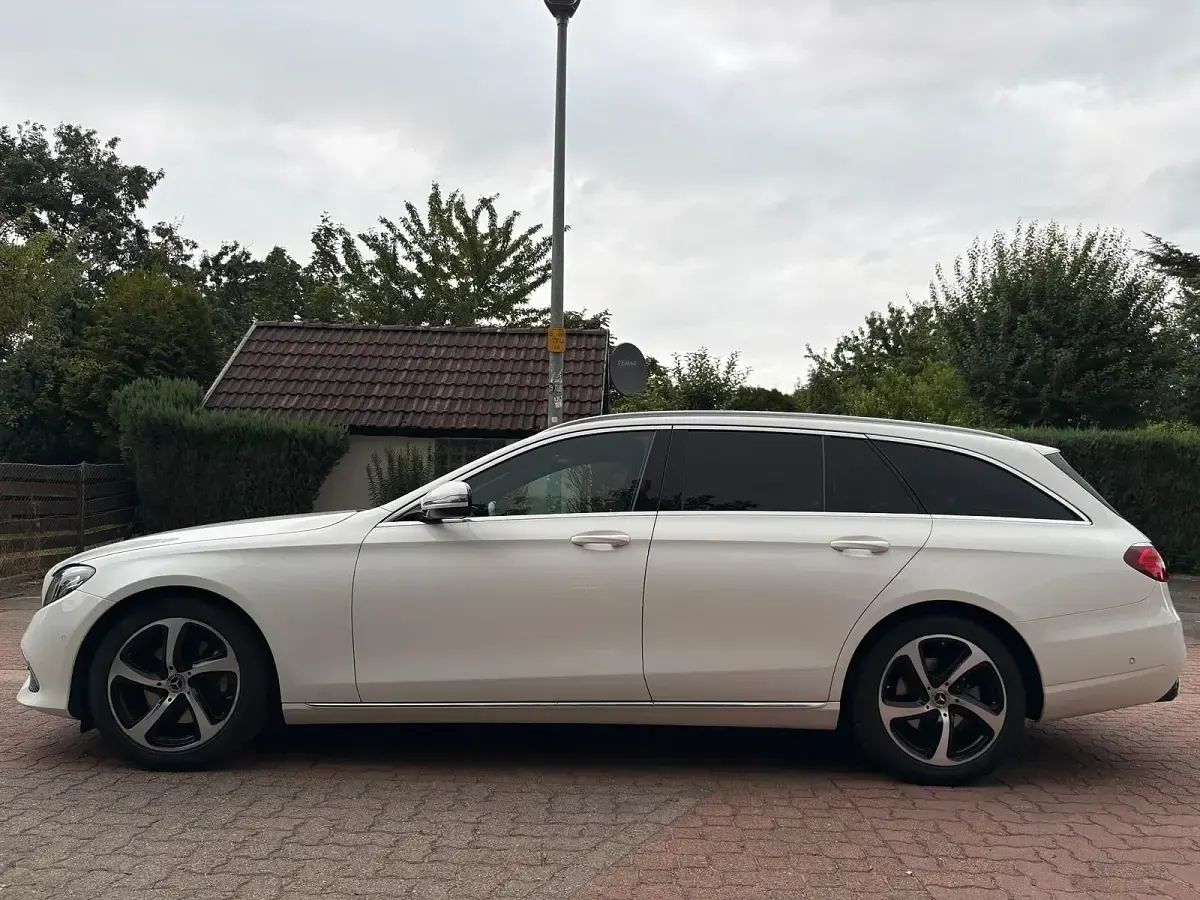 Gebraucht Mercedes E220 Avantgarde 194 PS (142 kW) 2019 Weiß Kombi