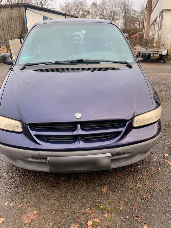Blau Gebraucht 1998 Chrysler Voyager Van / Kleinbus | 1.200 € - Bild 1/4