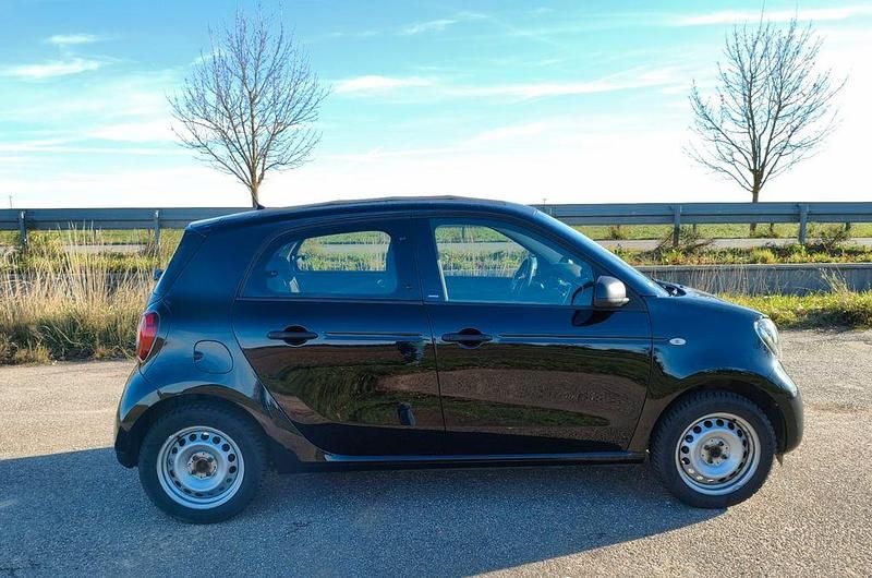 Gebraucht Smart ForFour Passion 71 PS (52 kW) 2019 Schwarz Kleinwagen