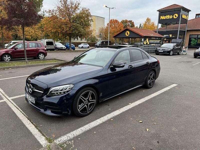 Blau Gebraucht 2018 Mercedes C160 Coupé | 19.999 € (Teuer) - Bild 1/4