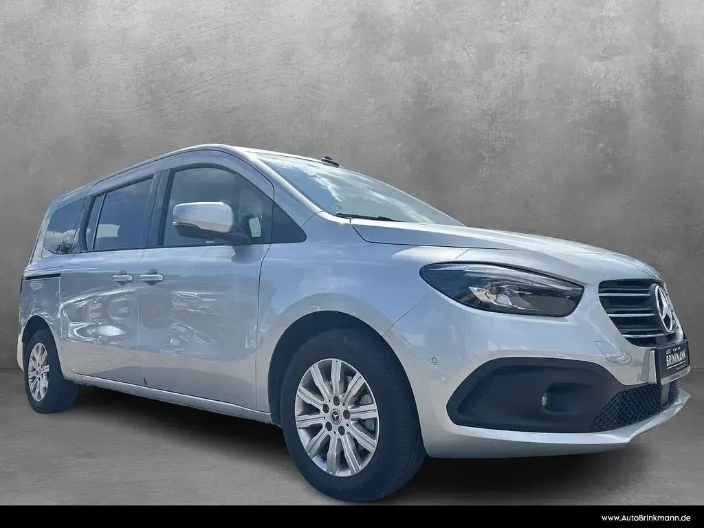 Gebraucht Mercedes T180 Progressive 131 PS (96 kW) 2025 Helvinsilber metallic Van / Kleinbus